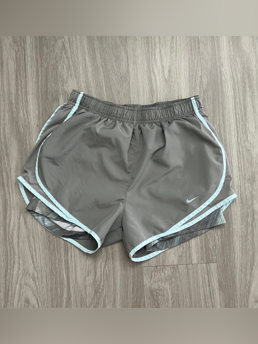 Nike Dri-FIT Tempo Running Shorts Women’s Medium Gray Blue Lined